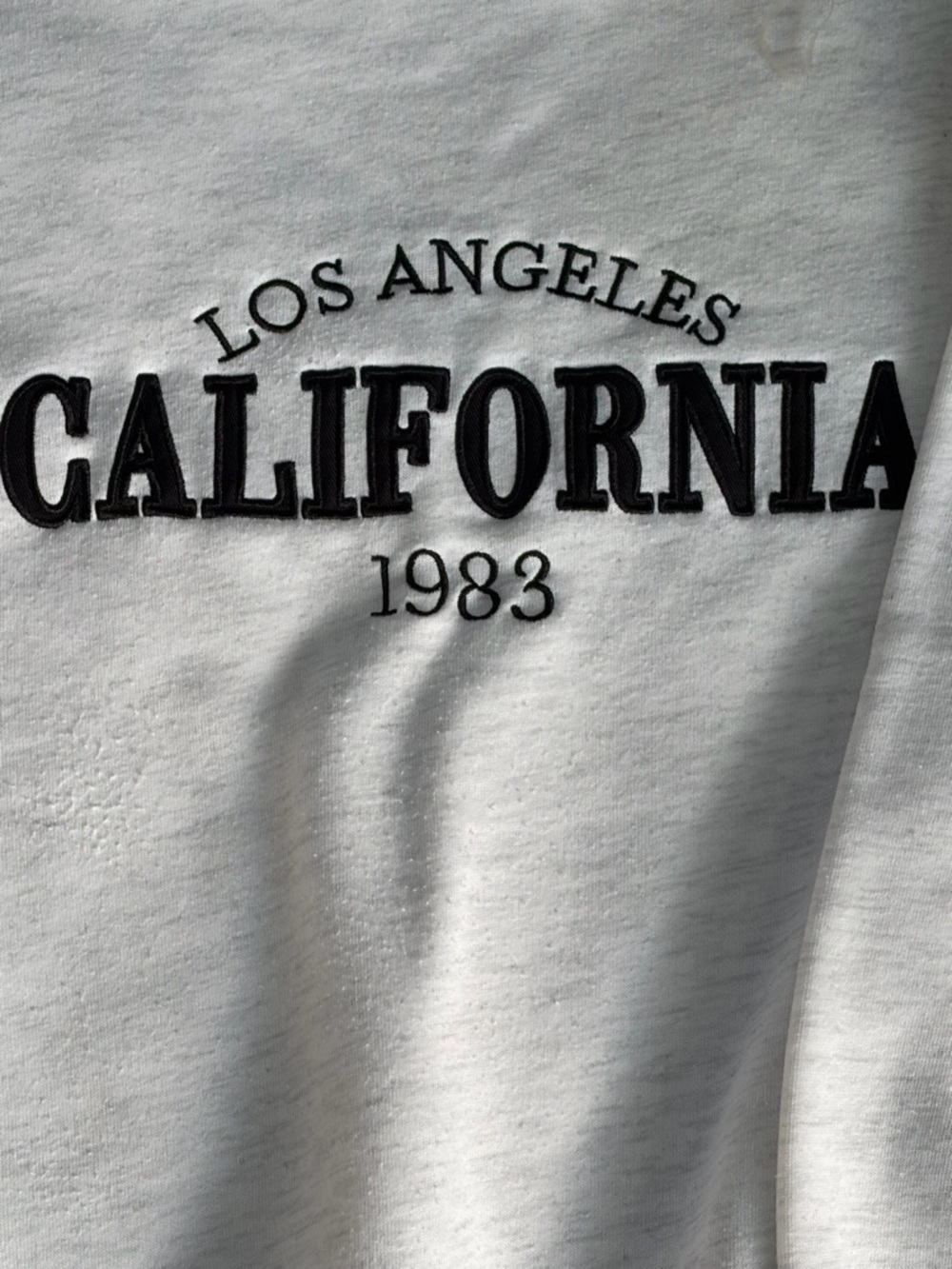 Los Angeles California 1983 Off-White Sweatshirt - Picture 2 of 3